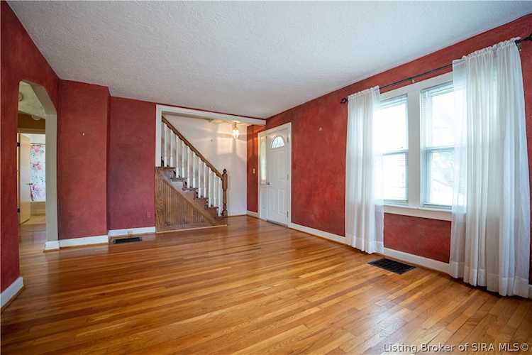 318 E Park Place Jeffersonville, IN 47130 MLS 202407887