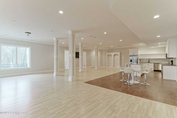 6729 Elmcroft Cir Louisville, KY 40241 MLS 1661100