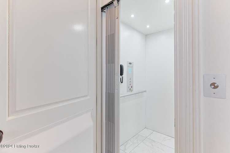 6729 Elmcroft Cir Louisville, KY 40241 MLS 1661100