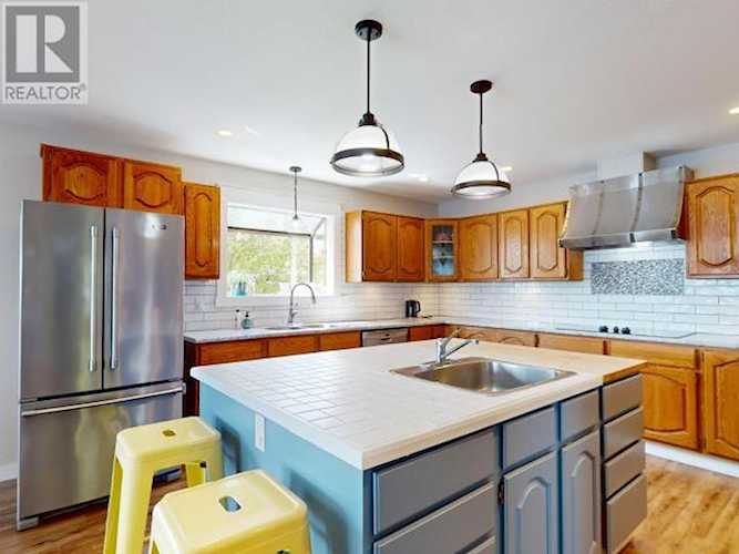 4129 Highway 101 Powell River, BC . MLS listing 18071.