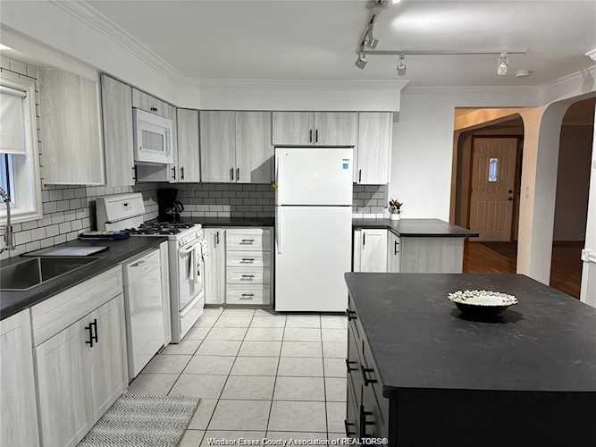 12334 Lanoue St Tecumseh, ON N8N 1N3 MLS® 24012890