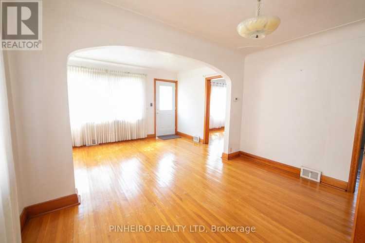 22566 Adelaide Street North, StrathroyCaradoc (Mount Brydges), ON