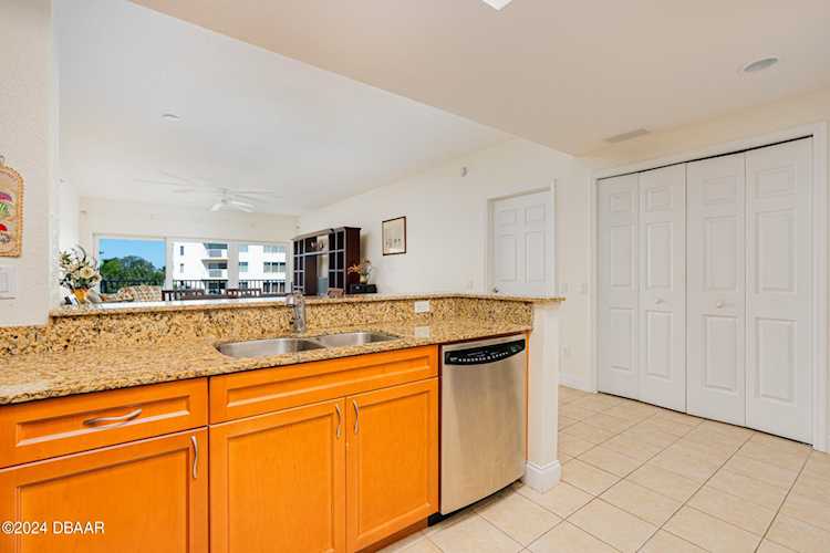 2 Oceans West Blvd 305, Daytona Beach Shores, FL 32118 MLS 1120297