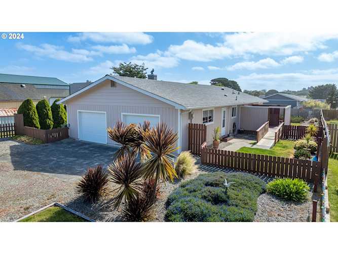 1255 Jackson AVE, Bandon, OR 97411 home for sale for Sale 449,000