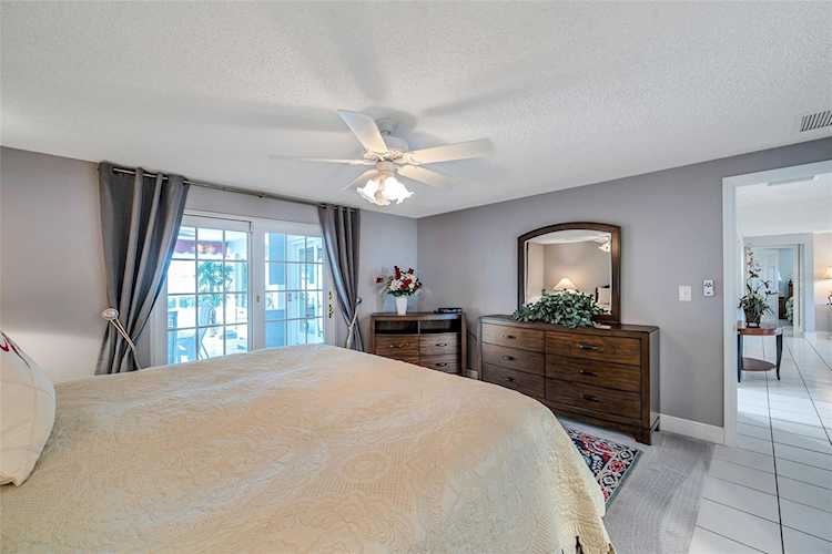 2101 Montana Ave NE St. Petersburg, FL 33703 Shore Acres Edgewater