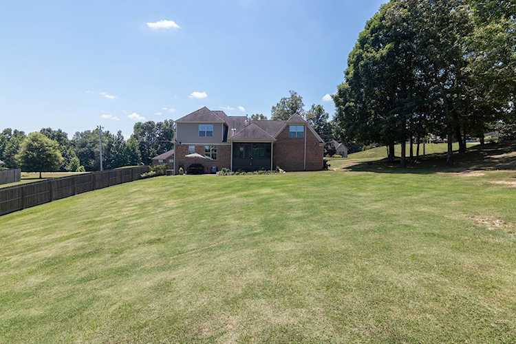 318 Lakes Drive North, Oxford, MS 38655Search All The Lakes subdivision Homes for sale