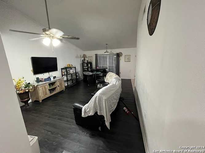 12501 Enchanted Oaks St Live Oak, TX 78233 home for sale