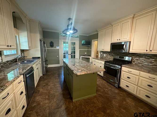 210 E Dobbs, Tyler, TX 75701 MLS 24008886