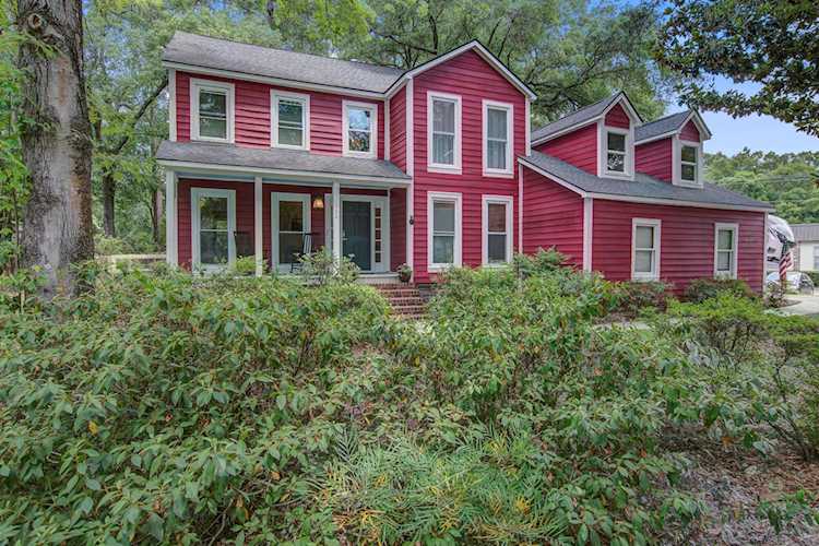 Home For Sale in Kings Grant Summerville Dorchester. 102 Seven 