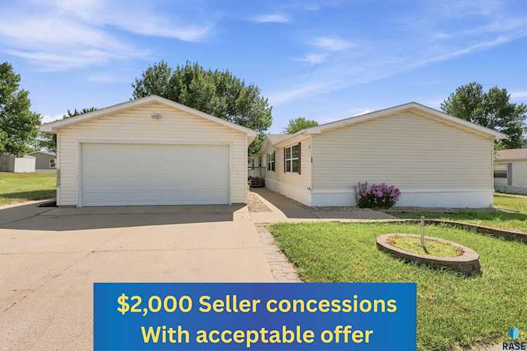Exterior view of 108 S Cory Pl, Sioux Falls, SD 57110