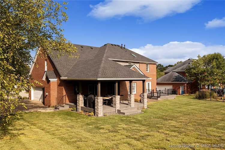 1012 Plum Ridge Dr Sellersburg, IN 47172 MLS 2024010414