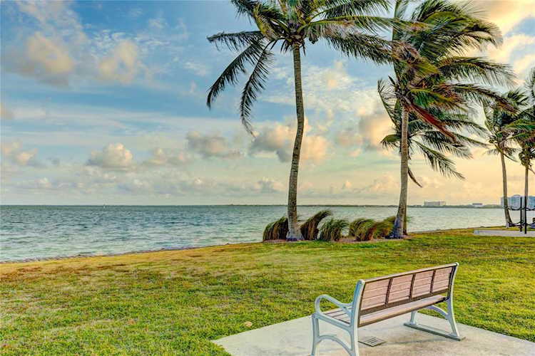 1906 Hillsdale PLACE Sarasota, FL 34231 Oyster Bay East