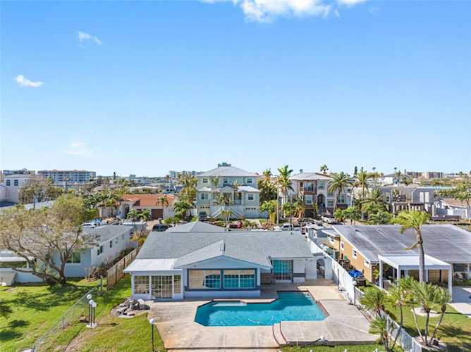 11185 5th St E Treasure Island, FL 33706 Isle Of Palms 1st Add