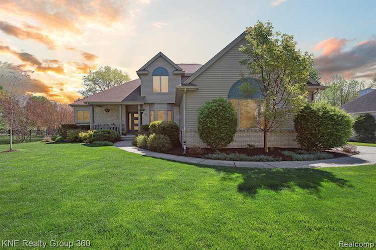 1133 Galloway Ln in Howell, MI Photo 1