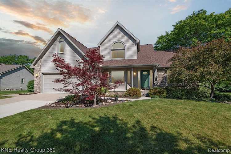 312 Conover Ct in Genoa Twp, MI Photo 1