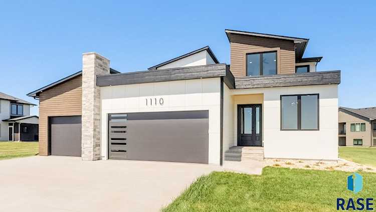 Exterior of 1110 E Madison St, Tea, SD
