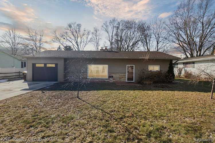 305 W Grand Ave in Mt. Pleasant, MI Photo 1