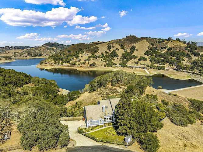 17300 Chesbro Lake Dr, Morgan Hill, CA 95037