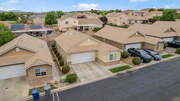 2930 E 450  N #F6 St George, UT 84790 home for sale, MLS#25-260198 - Erika Rogers Photo 1