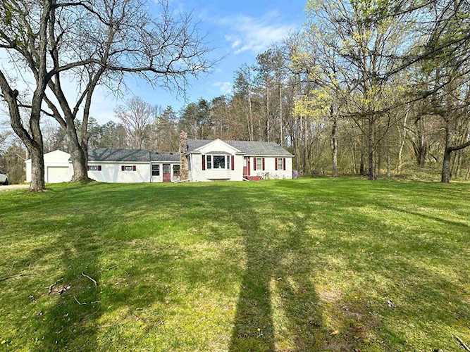 610 S Macomb St in Manchester Vlg, MI Photo 1