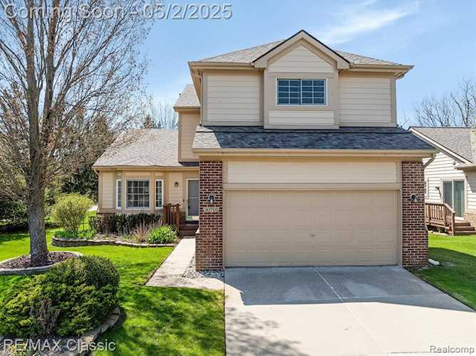 30701 Sandalwood Circle in Novi, MI Photo 1