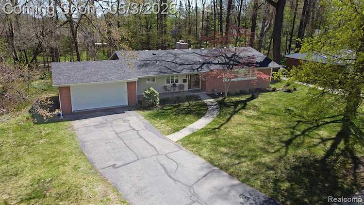 23230 Cass Ave in Farmington, MI Photo 1