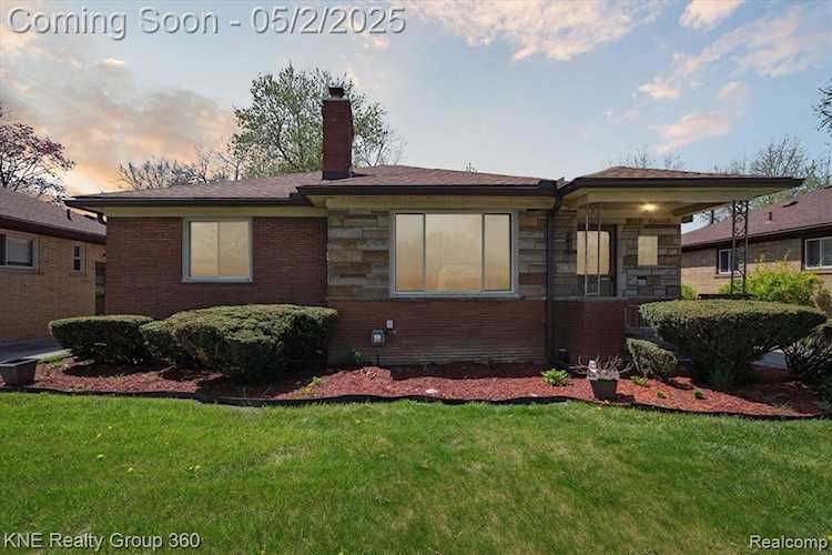 24091 Blackstone St in Oak Park, MI Photo 1