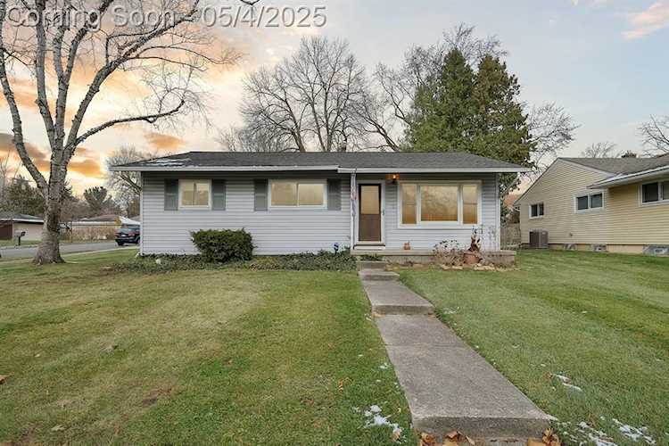 2996 Lakeview Dr in Ann Arbor, MI Photo 1