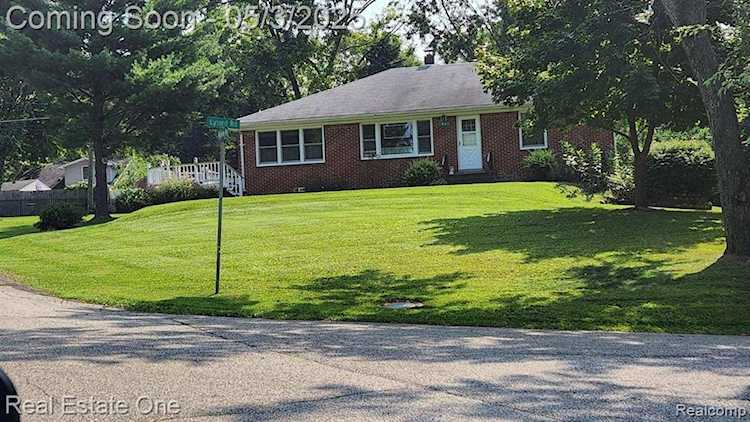 84 Lyford Rd in Waterford Twp, MI Photo 1
