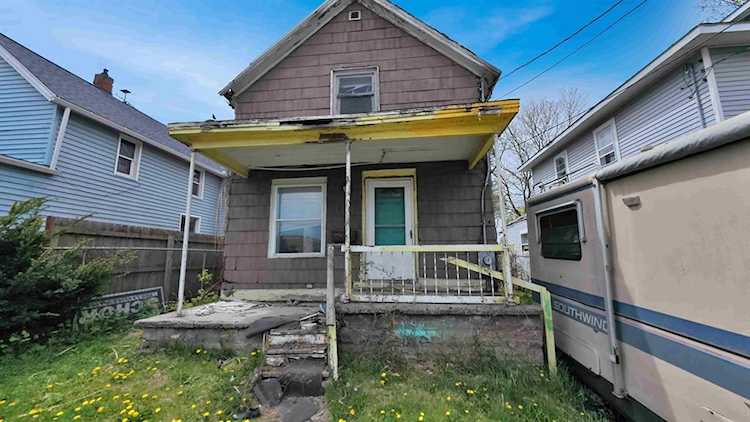 818 W Willow St in Lansing, MI Photo 1