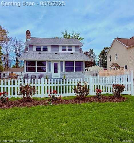 11952 N Main St in Green Oak Twp, MI Photo 1