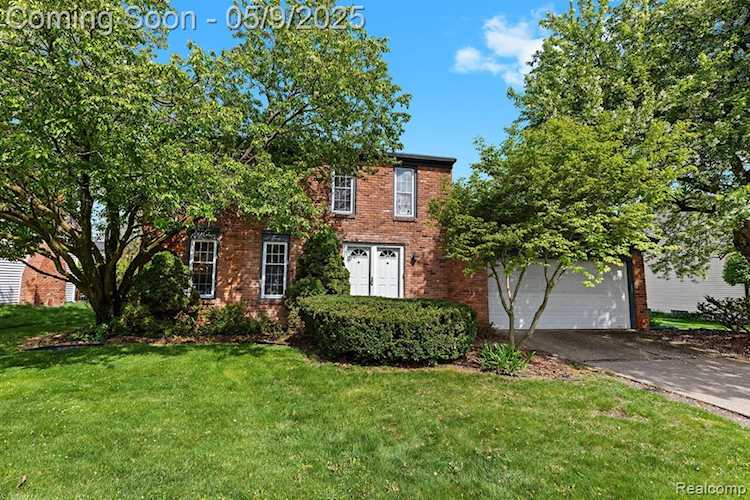 21950 Greentree Ln in Novi, MI Photo 1