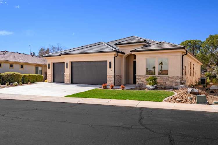 2240 W Sunbrook DR #15 St George, UT 84770 home for sale, MLS#25-261083 - Erika Rogers Photo 1