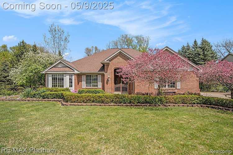 2053 Channel Dr in Brighton Twp, MI Photo 1