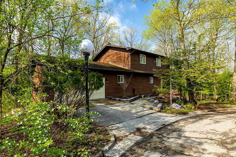 3949 Waldenwood Dr in Ann Arbor, MI Photo 1