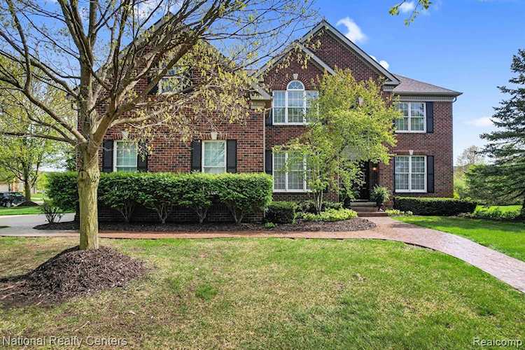 49235 Braeburn Ln in Novi, MI Photo 1