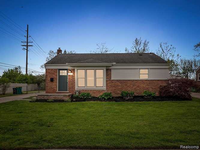 31431 Lamar Dr in Farmington, MI Photo 1