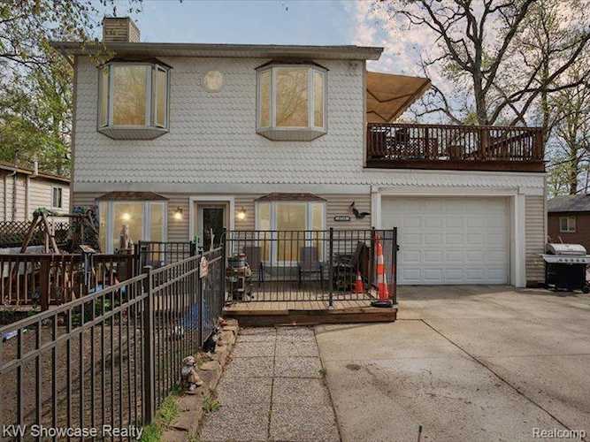 1735 Wickham in Commerce Twp, MI Photo 1