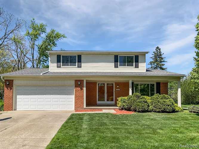 2749 English Dr in Troy, MI Photo 1