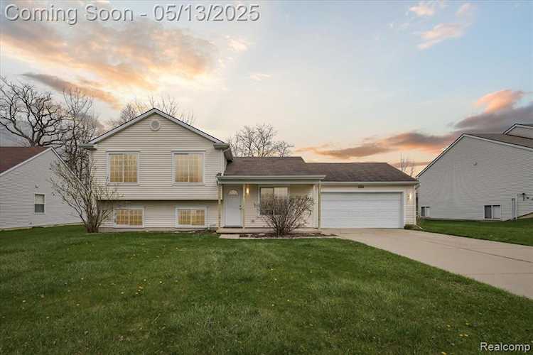 684 Haystack Dr in Linden, MI Photo 1