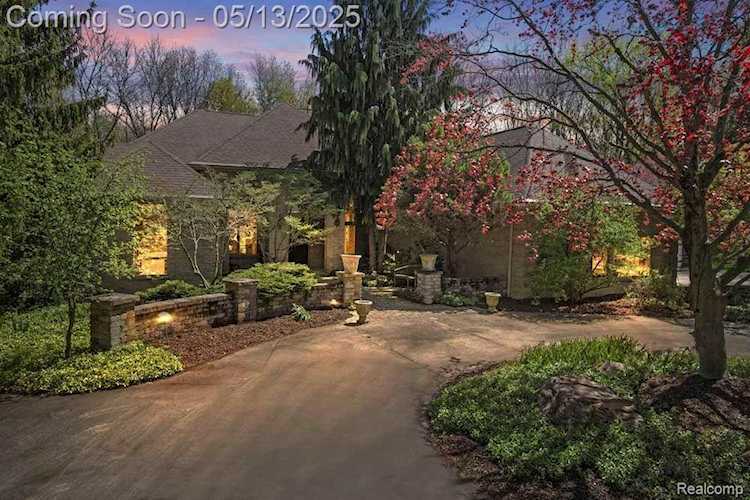 1293 Huntcliff in Milford Twp, MI Photo 1