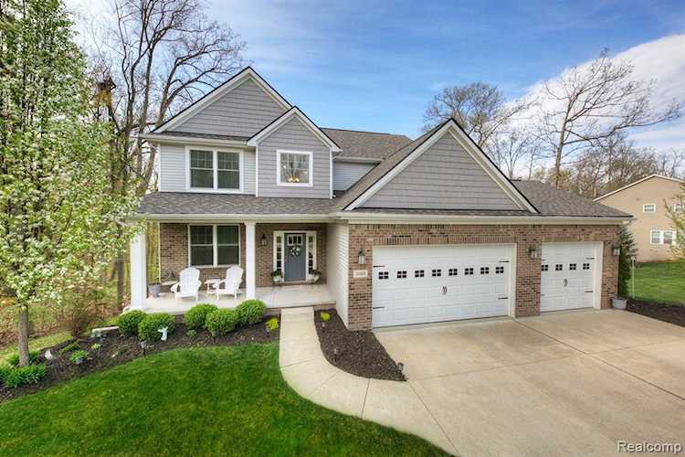 3088 Painted Dr in Marion Twp, MI Photo 1