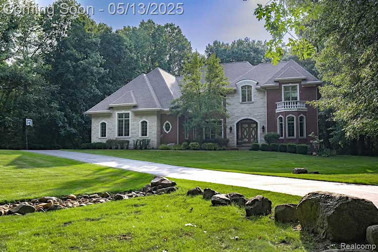 8307 Granite Ct in Webster Twp, MI Photo 1