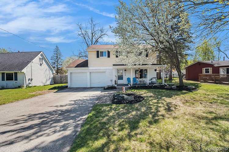 638 Franklin St in Linden, MI Photo 1