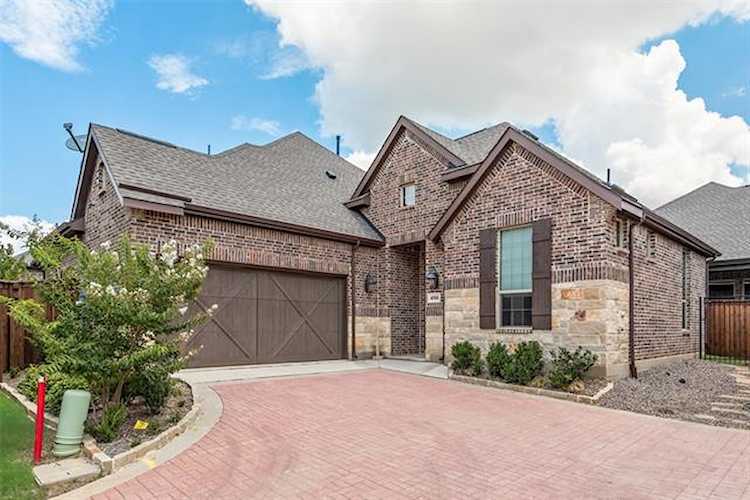 4755 Kings Garden Parkway Arlington, TX 76005 | MLS 20982007