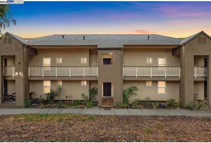 680 Dartmore Lane #260, Hayward, CA 94544
