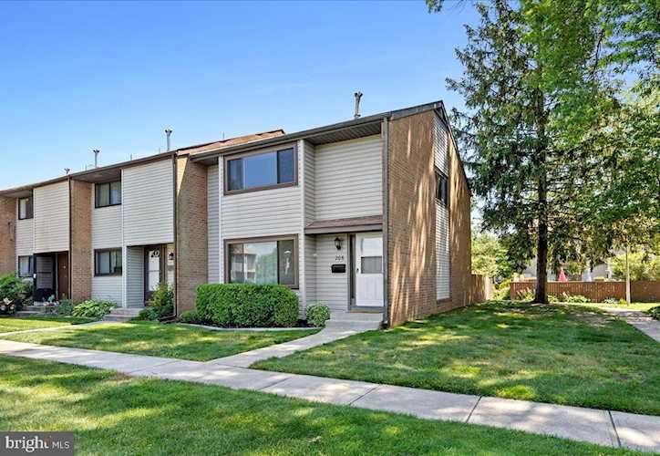 206 Canterbury Ct Hightstown, NJ 08520 MLS NJME2061442