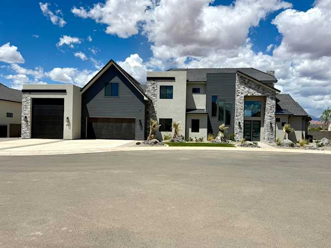 422 W Lamond CIR Washington, UT 84780 home for sale, MLS#25-257905 - Erika Rogers Photo 1