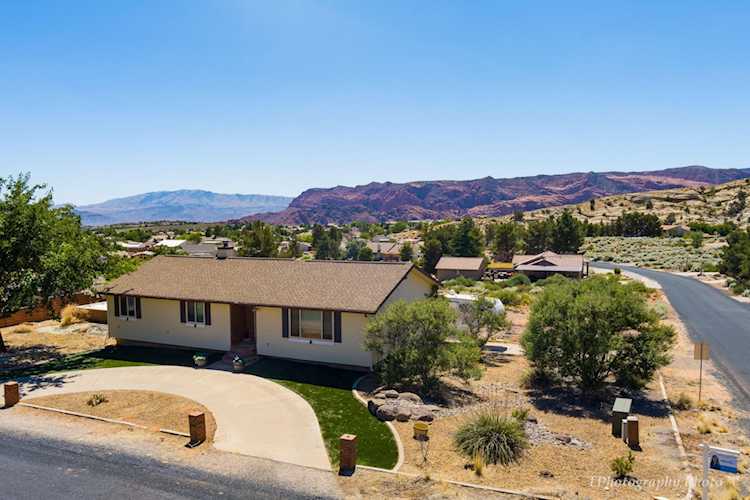 5805 N 1400  W St George, UT 84770 home for sale, MLS#25-263184 - Erika Rogers Photo 1