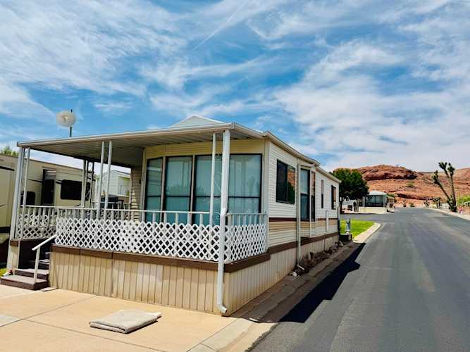 1150 W Red Hills Parkway #122 Washington, UT 84780 home for sale, MLS#25-263798 - Erika Rogers Photo 1